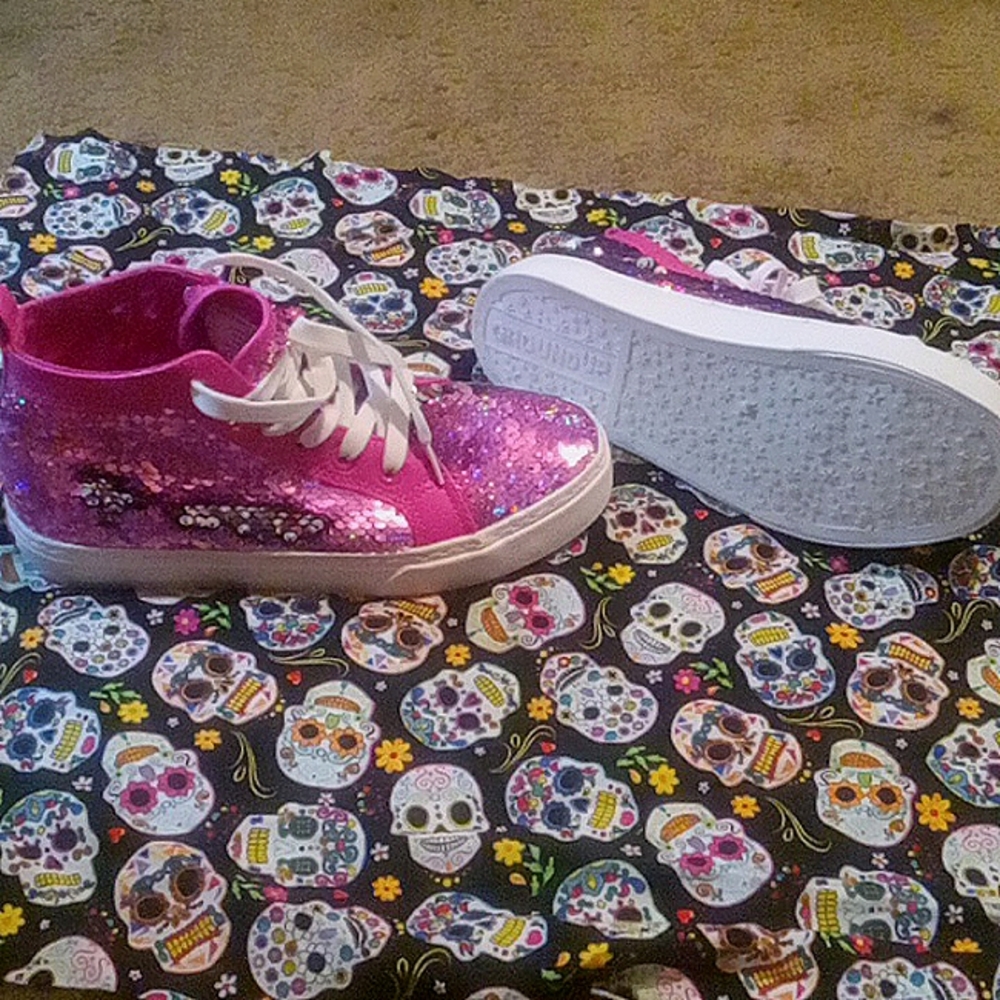 GIrls JoJo Siwa pink/silver sequin shoes. Size 4. Worn once for about 15 min.